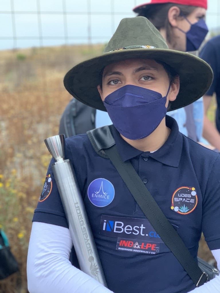 rvillanueval's tweet photo. En este momento, nuestros estudiantes de #UdeGSpace se encuentran en Tijuana, preparando su cohete "Pakal II-Tezonco" para su lanzamiento. ¡Mucho éxito!

Agradezco a @inbestcloud por apoyarlos para ser parte del Encuentro Mexicano de Ingeniería en Cohetería Experimental #ENMICE. https://t.co/XNcCCLjy3f