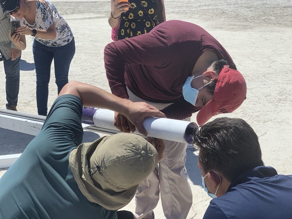 rvillanueval's tweet photo. En este momento, nuestros estudiantes de #UdeGSpace se encuentran en Tijuana, preparando su cohete "Pakal II-Tezonco" para su lanzamiento. ¡Mucho éxito!

Agradezco a @inbestcloud por apoyarlos para ser parte del Encuentro Mexicano de Ingeniería en Cohetería Experimental #ENMICE. https://t.co/XNcCCLjy3f
