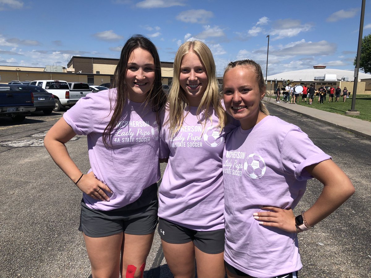 Going to miss these three goofballs! Thank you seniors. You have no idea how much fun it was to coach you. 
@bellealex6 <a href="/KenzeeGodwin/">Kenzee Godwin</a> <a href="/lexikynaston/">Lexi Kynaston</a>