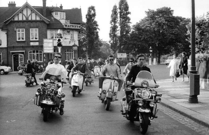 KevinMoyes's tweet photo. Mods 😎✊ #wayoflife #modscene #modculture #sixties #originalmods #british #scooter #scootering #scooters #modernist #lambretta #innocenti #vespa #scooterclub #mod #mods #soul #uk #italian #italia #northernsoul #ktf #class #piaggio #picoftheday #picture #loveit https://t.co/XZ7w1KB4GU