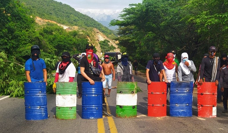 WRadioColombia's tweet photo. #RegionesW| Campesinos mantienen bloqueos en la vía Cúcuta-Ocaña https://t.co/TFC2vevWc4 https://t.co/UdlXqdL9lX