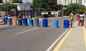 ElZulianoWeb's tweet photo. #29May Marabinos elevan protestas por escasez de agua

https://t.co/tVClYsMd8O

#AguaPotableYa #SinAgua

Redacción: @Fabiolasimancas / Pasante UNICA https://t.co/gts6LJWToP