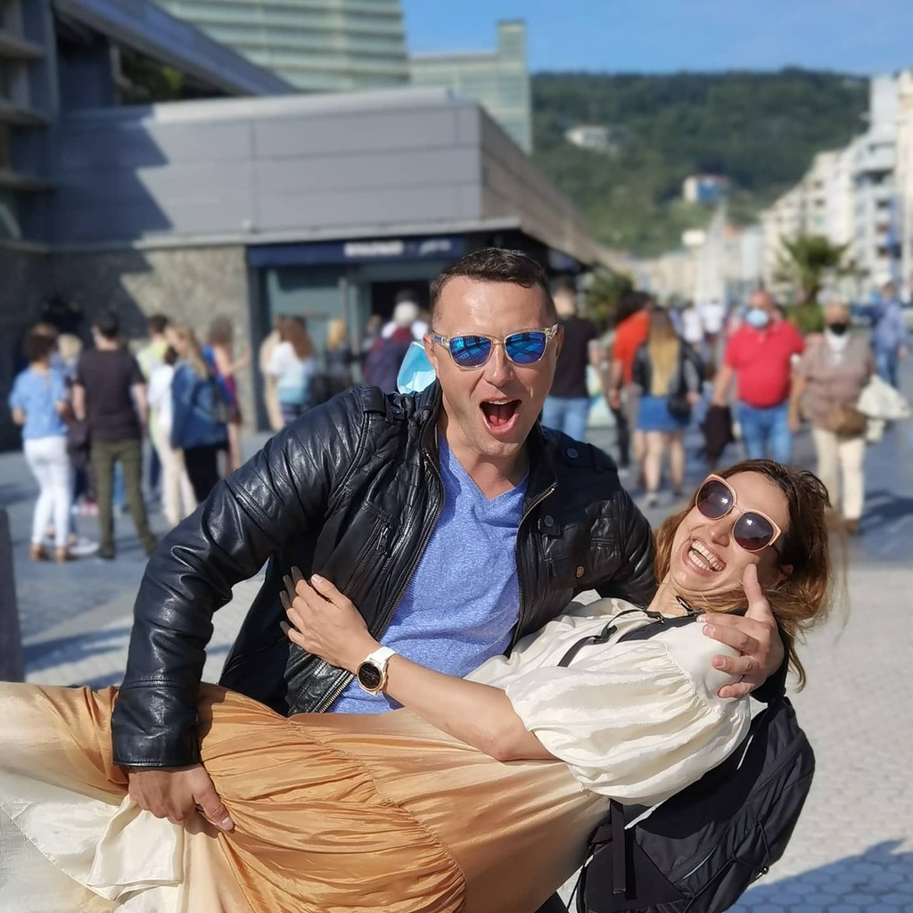 BasqueBites's tweet photo. Happy clients.
Happy guide.
I forgot what it was like to work.
.
.
.
.
.
#foodtour #winetour #donostia #sansebastian #dss #dss2021#sanse #sanseb #basquecoast #kursaal #walkingfoodtour #basque #basquecountry #euskalherria #euskadi #gipuzkoa #slowfood #gipuzkoa_turismo #eg… https://t.co/BjMxphEUjj
