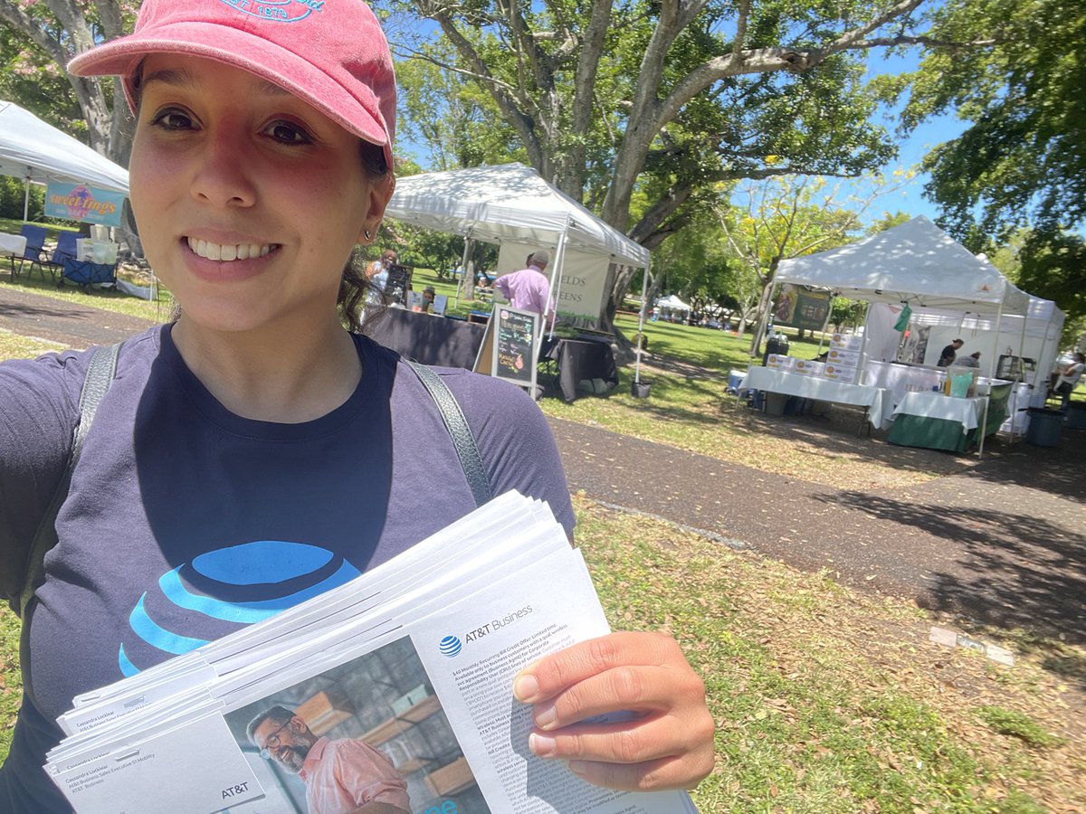 cassiexoxo88's tweet photo. Saturday Fun Day #FarmersMarket Spending the day supporting Miami’s local business’s #Flawlessstyle💎#Wolfpack🐺#Onefla#Cardiotime#AT&amp;TBUSINESS#Localgoods#Heartofthecommunity😎 https://t.co/NfZWg7jkuG