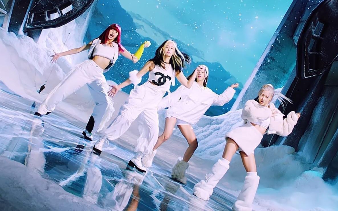 BPINKLATINO's tweet photo. BLACKPINK acaba de estrenar su nuevo M/V 'How You Like That'. Ya lo vieron!? 

🔗https://t.co/jyTwD6FzlZ

RECOMBACK TODAY HYLT
#BLACKPINK #블랙핑크 
@BLACKPINK https://t.co/zVsQQGxJ54