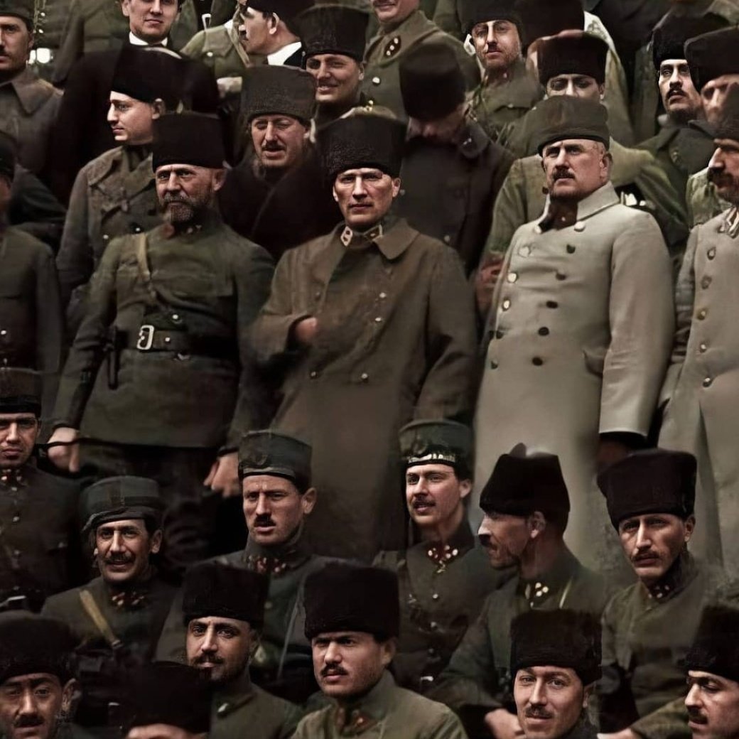 Taş kırılır, tunç erir ama Türklük ebedidir. Atatürk !!