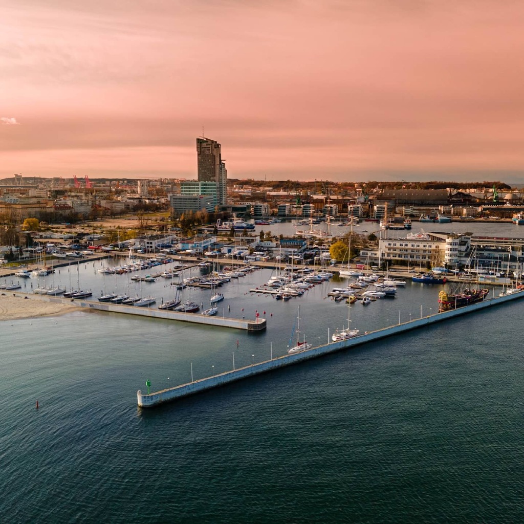 Bart_Wielinski's tweet photo. 🇵🇱🌇⛵⛵⛵⛵ The #port if #Gdynia, #Poland. #Sunset
'
'
'
'
#bticsea #drone #city #beach #architecture #sailship #seatower #travel instatravel https://t.co/tK9ORGwo9O https://t.co/ZEpRily2PK