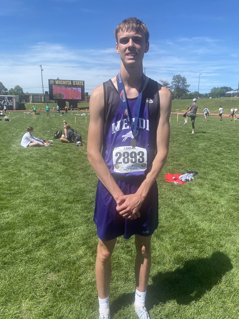 TrackInKansas's tweet photo. Class 1A boys high jump state title goes to Vance Shewey of Meade with a jump of 6-10. Had some good attempts at 7’0”. Heading to Tabor next season for track and field. #TrackinKansas https://t.co/7wrxBWcQmj