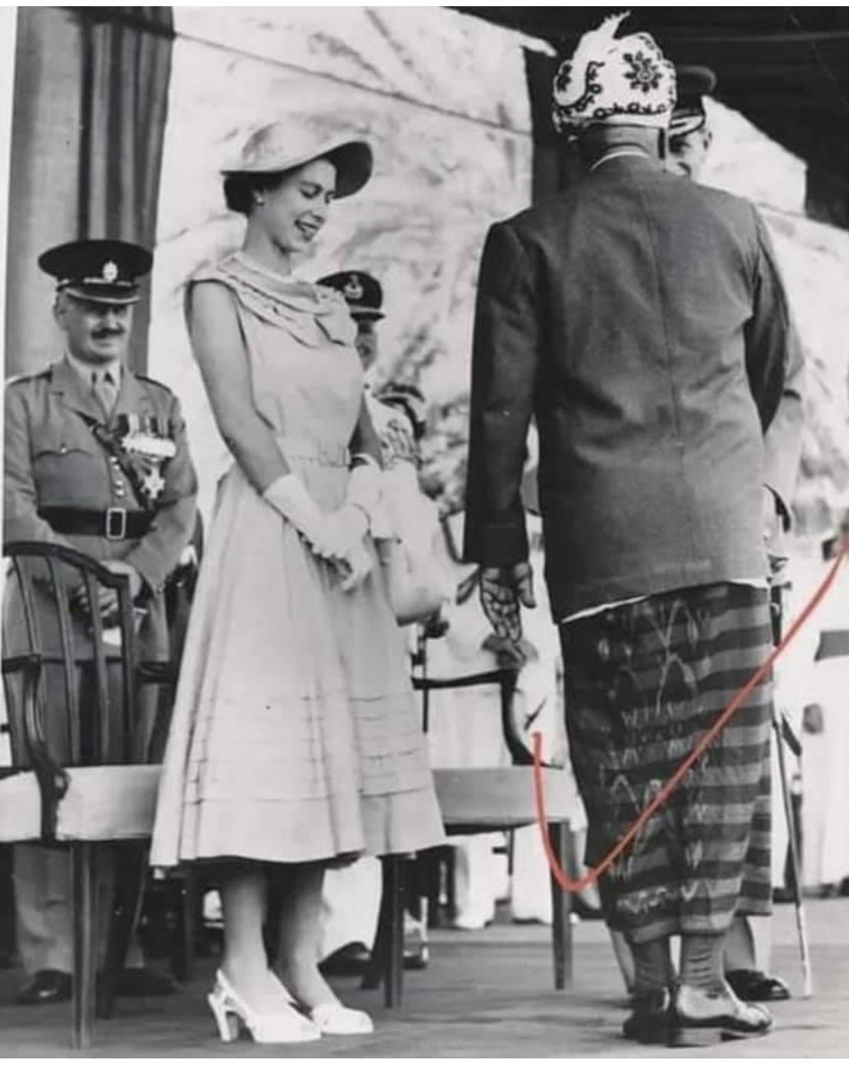 AbGulled's tweet photo. #Somalia - Queen Elizabeth II and Sultan Mohamud Ali Shire in 1954.
When men had the dignity & principle to stand for on behalf of those they represent. #Gweekend ☕️🕊 https://t.co/Vr2R1J8Yii