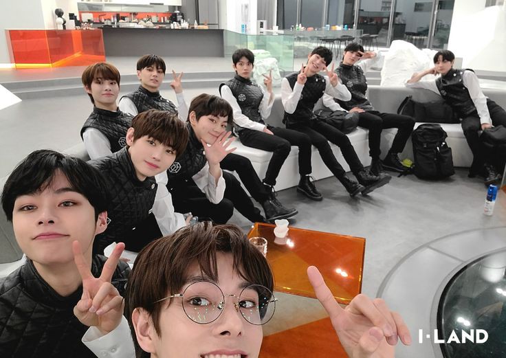 Sun_Hannies's tweet photo. I missed this group together dessa ♥ ️ great memories made in I-land ♥ ️

#LetsDebutHanbin
#한빈 #HANBIN_BELIFT  #ENHYPEN #ILAND
@HANBIN_twt_ @ENHYPEN_members https://t.co/cMHyfFoTVm