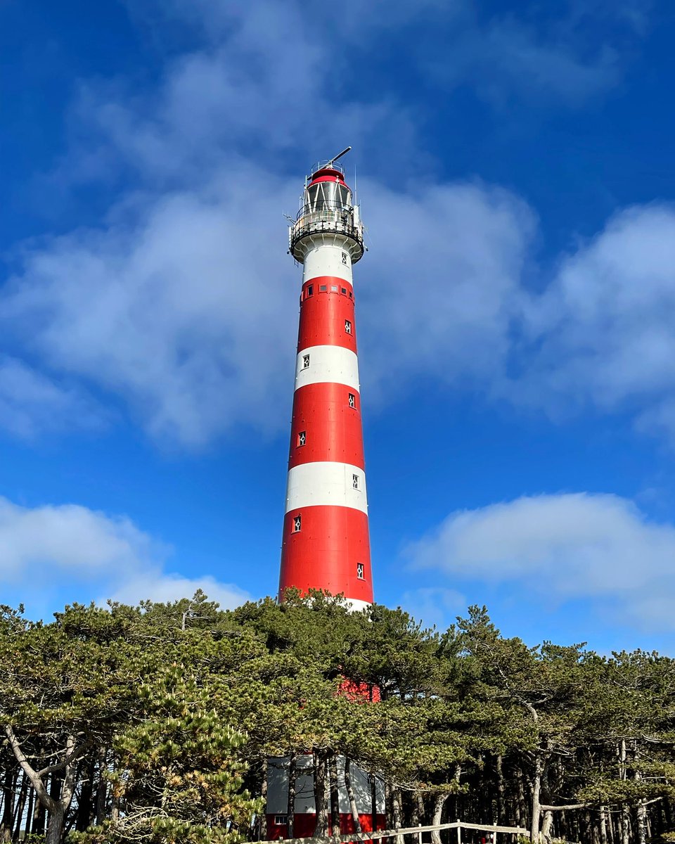 Een vertrouwd beeld weer #vuurtoren #Ameland #weerzien #sky #lighthouse <a href="/DZK_Ameland/">De Zee Kust AMELAND</a> <a href="/DZK_deWadden/">De Zee Kust DE WADDEN</a> <a href="/wadfotografen/">WADDENFOTO'S</a> #waddenzee #waddeneilanden