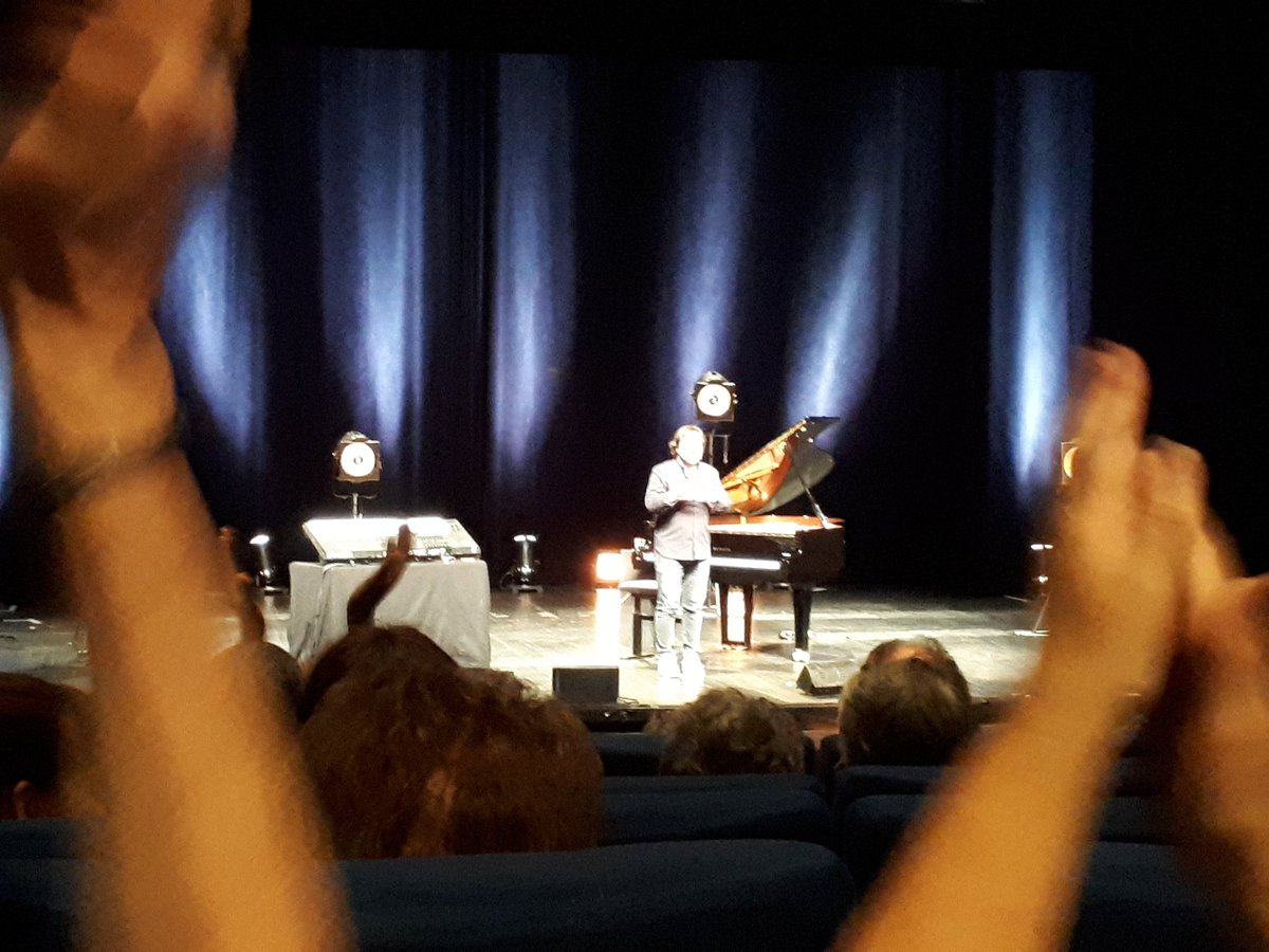 Quel plaisir ! Enfin un retour au <a href="/theatre2chelles/">Théâtre de Chelles</a>  <a href="/VilleChelles/">Ville de Chelles</a> après plusieurs mois d'attente et d'impatience pour découvrir avec enthousiasme le spectacle d' <a href="/andremanou/">André Manoukian</a> 👏🎶