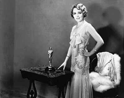 StarlitNitrate's tweet photo. Ever have days when you just wanna shake the hell outta people and say "How can you not know how important Mary Pickford is???" #MaryPickford https://t.co/EH5rJfUp4j