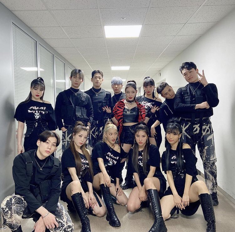 kirbycita's tweet photo. ⠀⠀⠀ * ᥲdᥲliᥲ 🔮¡ ⠀ ᥱvᥱnt › #AKUASIGNAL % @AQOURSTW 𓈒 ͟♡
The real Chungha aka yo vine a cantar #SIGNALWAQOURS en el #AQOURSDB aka mis novias pero ellas no lo saben, mucha suerte y espero que tengan un maravilloso debut, ¿Me firman la nalga? https://t.co/NFBsDHd5rz