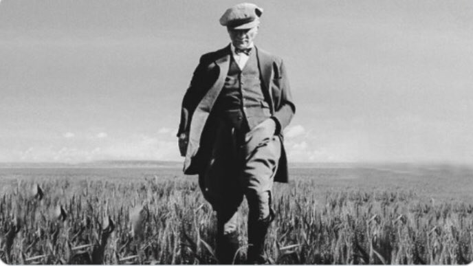“Atatürk” sizin gibi merkezden atanıp kitlelere  kin ve nefret sunmadı çorak bozkıra bir tohum ekti ve bunu durmaksızın çalışarak, mücadele ederek yeşertti sonunda bir orman yarattı.şimdi sizin tahtlarınızdan püskürttüğünüz nefret bu ormanı yok edemez anlayın artık