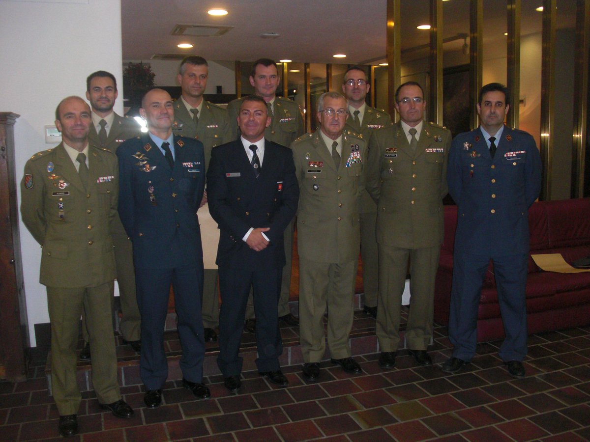 DanielArroyoF's tweet photo. Feliz día de las #FuerzasArmadas
trabajar con ellos en momentos complicados fue un verdadero honor y placer. Una misión que marcó nuestras vidas .#BZPAC #DIFAS21 @IdiazAyuso @eruizescudero @Enrique_L_Lopez @davidperez @CarlosNovilloPi https://t.co/wEleprHf97