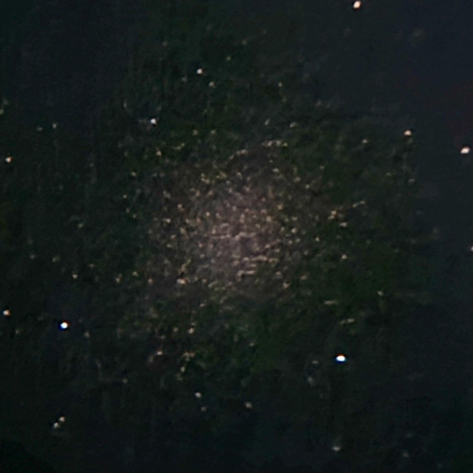 hoyenelcosmos's tweet image. No dejo de asombrarme por lo que un smartphone puede hacer con la función de foto nocturna, que acumula imágenes por algunos segundos. 

Omega centauri, #samsungs20 en dobsoniano 10", 8 seg de exposición.