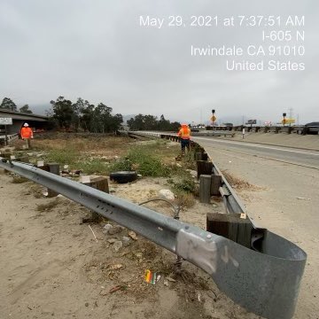 CaltransDist7's tweet photo. #CaltransDist7 performing, weed control, litter, trash, graffiti, debris and pothole repair on NB 605/Mount Olive Way off ramp in Duarte and Irwindale. #BWZA #CleanCA https://t.co/ShWu8FqUFf