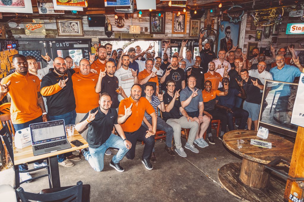 JordanAsh_3's tweet photo. Extremely blessed, grateful, and honored for the opportunity to be joining the @texasmbb staff as a GA! Excited to continue my journey in the sport and make an impact on the program each day as I learn from the best staff in the country. #hookemhorns 🤘🏾 https://t.co/orHvZPTMW4