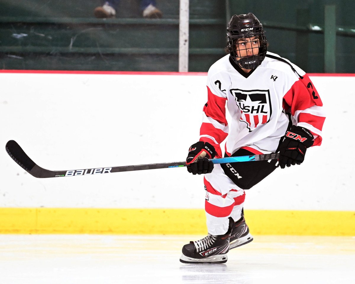 DanHickling's tweet photo. New pics of #TeamLarkin 06s from @USHL Phase I Combine now up on their @eliteprospects player pages ... Also coming to select @_Neutral_Zone pages ... Check 'em out! #WhosNext @mhick1953 @USHL_Player_Dev https://t.co/p7qCmeVoXC