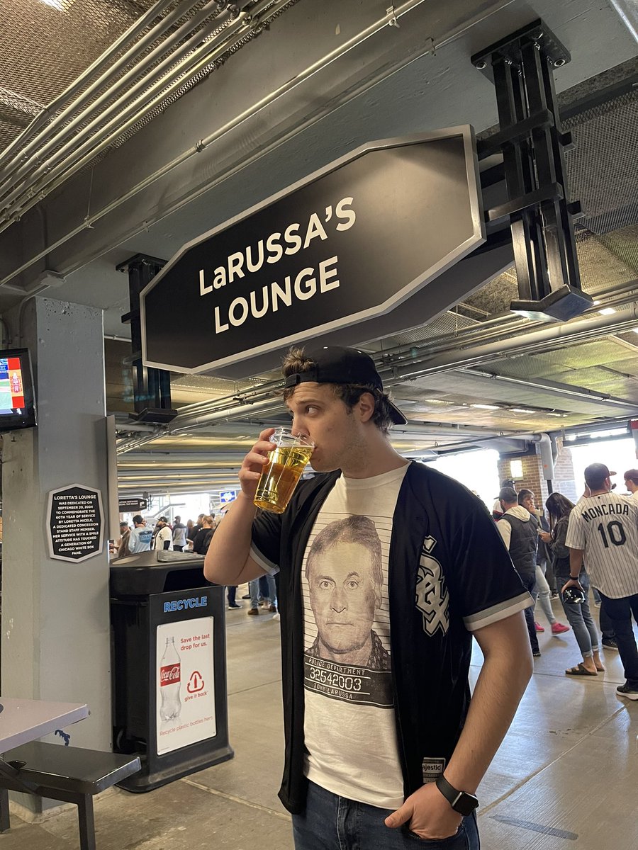 SouthSideJan's tweet photo. Me and my buddy paid a visit to “La Russa’s Lounge” earlier. https://t.co/URALenxQ7U