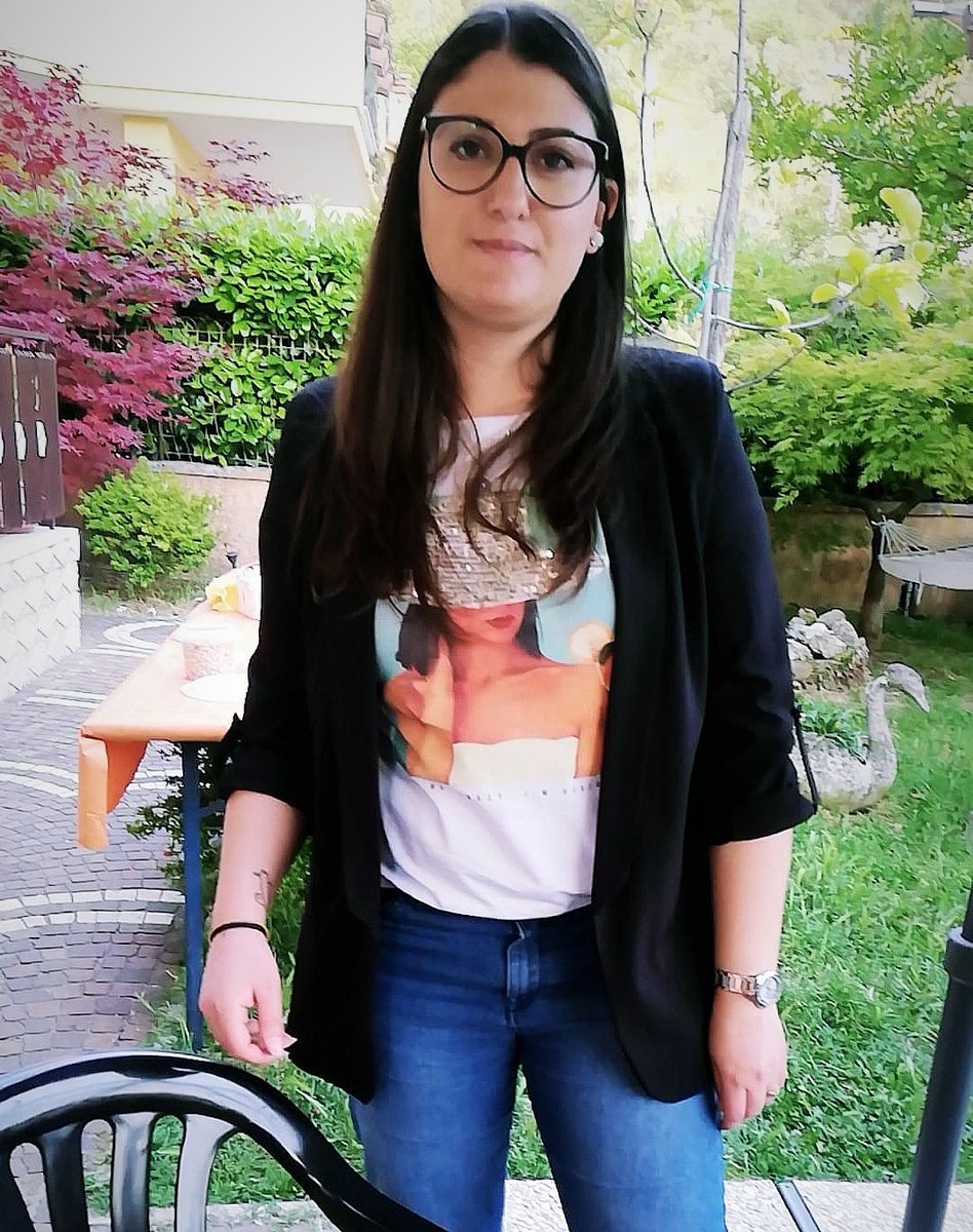 MartinaShali92's tweet photo. La fotogenia l'abbiamo lasciata nel cassetto ma la #foto dei #29anni era d'obbligo. L'ultimo anno di una decade importante (#università, #erasmus, vivere da sola, scegliere una #professione, il #precariato, i primi contratti) in vista di un nuovo decennio tutto da scoprire. https://t.co/YL6Kmn6r7L