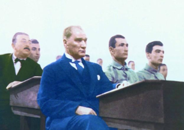 Atatürk Sen bizim fikirlerimizsin ve firkirler ölümsüzdür.