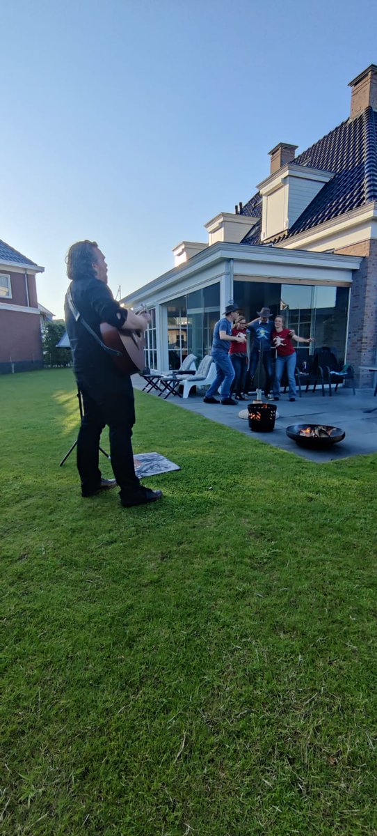 MarvinDeeBand's tweet photo. When everyone at the backyard mini concert buys your merch... 😍🥰
#thebestfeeling #suchacompliment #supportindieartists #buymerch https://t.co/gXW2hCDEUZ