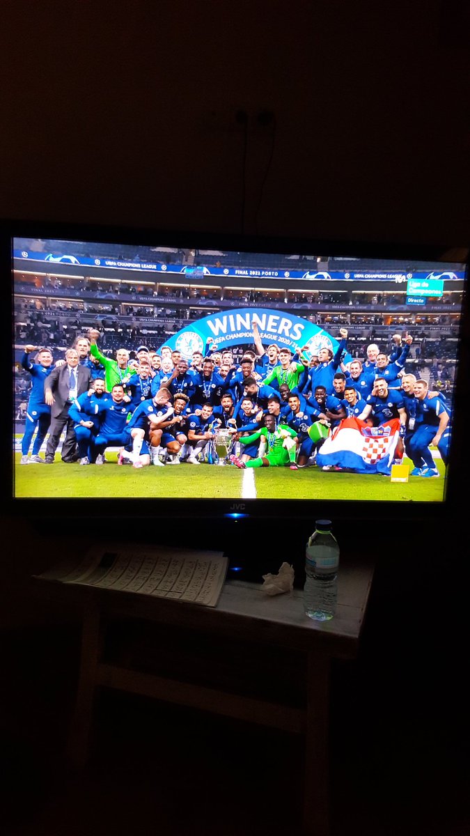 WRoura's tweet photo. Felicitar al campeón 
El orden defensivo y el contrataque se impusieron al fútbol de posesión y juego de  asociación https://t.co/FFSvtd0y5k