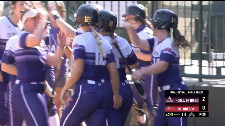 KelseyAlskog's tweet photo. Home run @hatthruza!! Go @YoteSoftball 💜💜 https://t.co/fHC933BUO5
