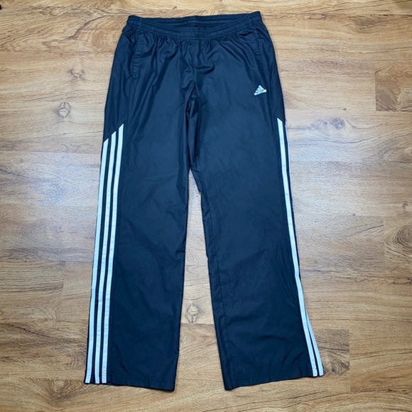 SHSF_FGK's tweet photo. So good I had to share! Check out all the items I'm loving on @Poshmarkapp #poshmark #fashion #style #shopmycloset #adidas: https://t.co/ljJo6MAXuy https://t.co/GgmLDm3fK9