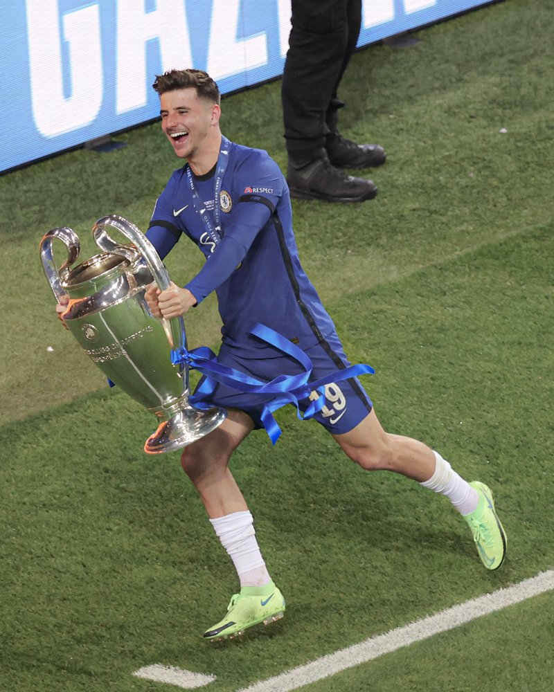 ESPNFC's tweet image. Chelsea legends 💙