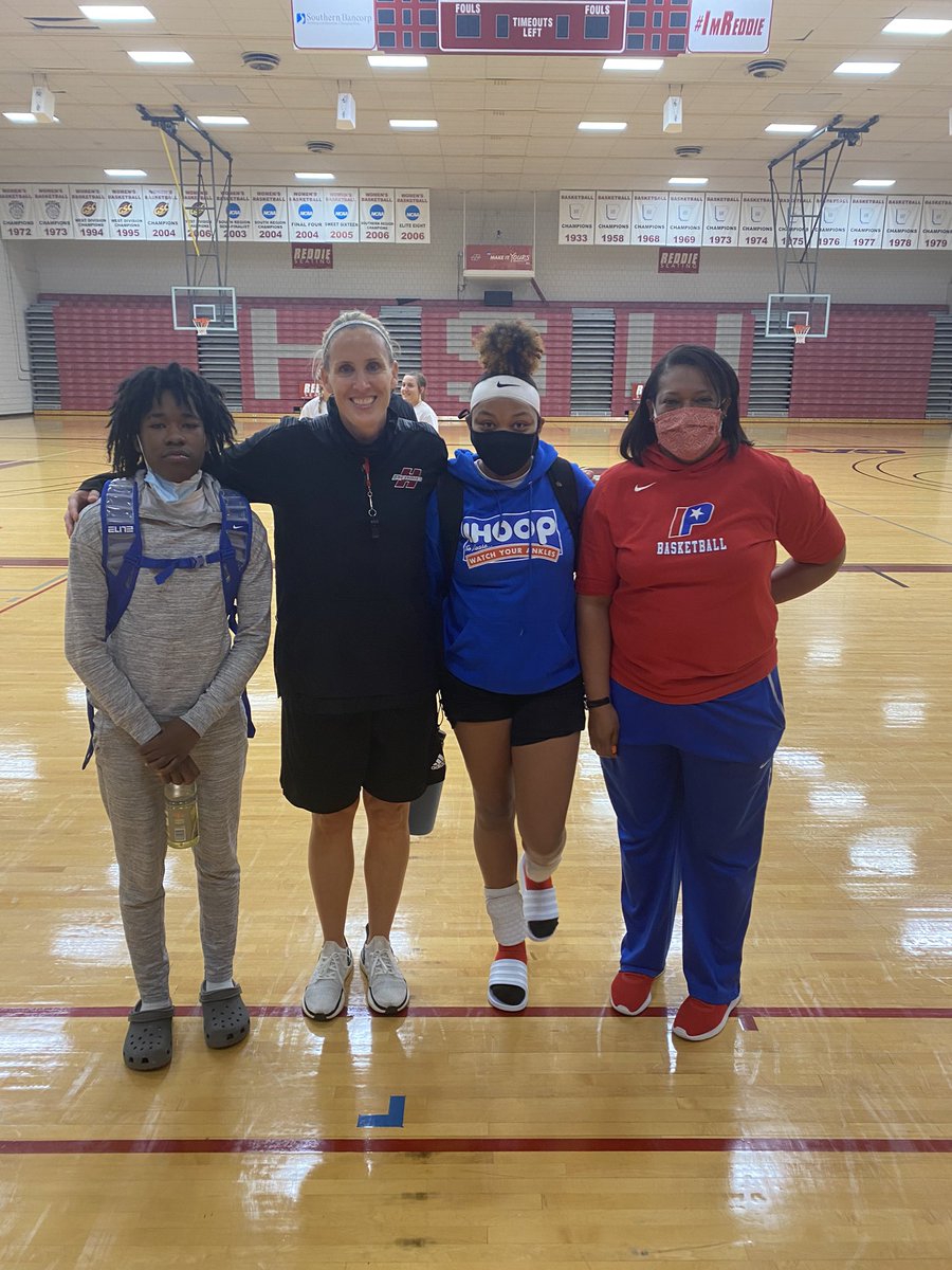 AstateElite2025's tweet photo. @allisonburgess_ and @SharpleyNaomi had a great time at the Henderson State Prospect Camp today! Thanks @Coach_JThomas for hosting this event, they had a great time. @ReddiesWBB https://t.co/9XKHPvA4pG