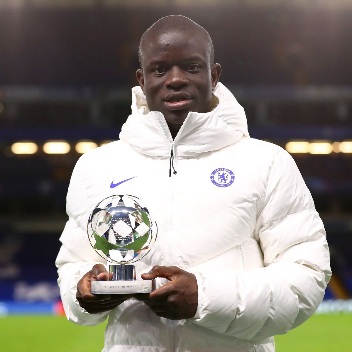 zjfcb's tweet photo. @ChelseaFC @nglkante Kante 💙 best defensive midfielder in the World https://t.co/JiAeWrQTm8