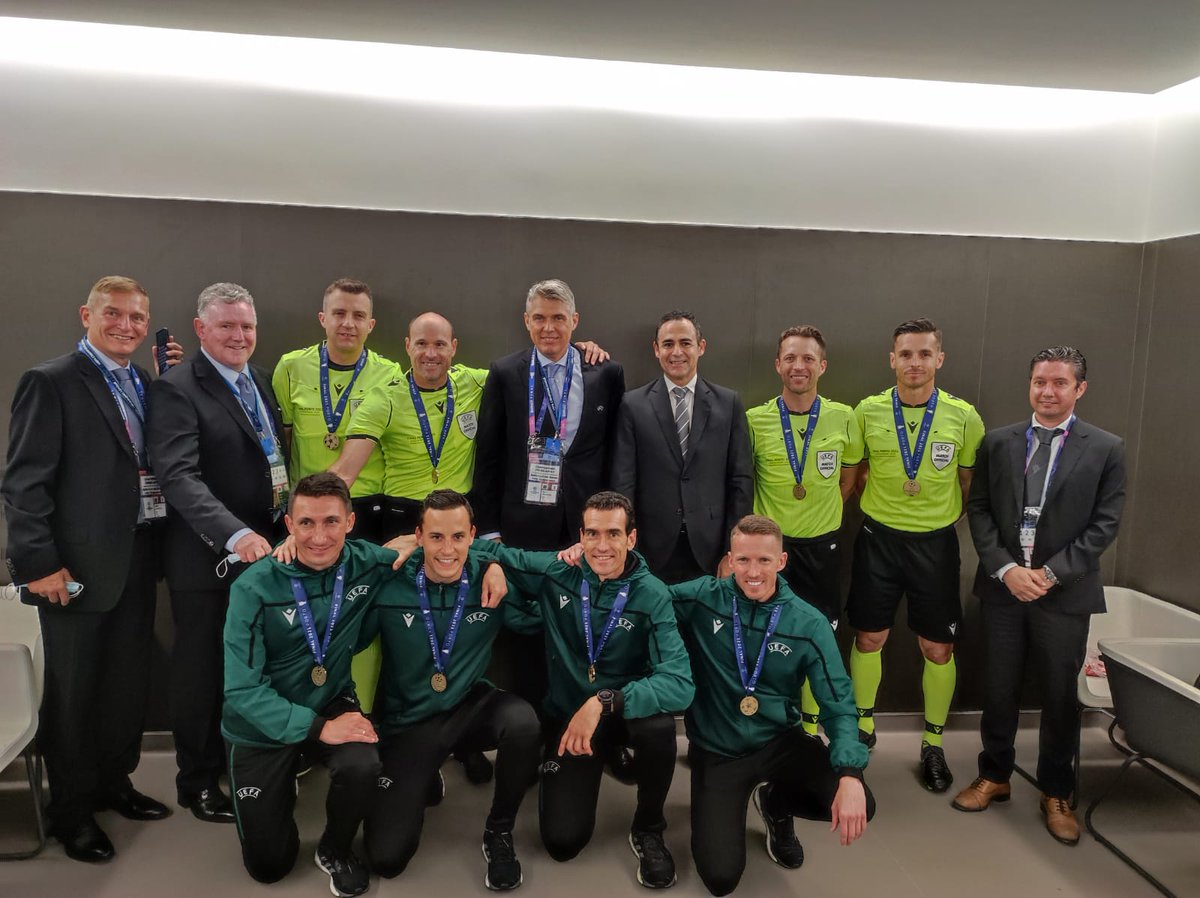 👏 ¡Enhorabuena a Mateu Lahoz y todo su equipo! Siete árbitros españoles en la final de la Liga de Campeones. Orgullosos de nuestro arbitraje @CTA_RFEF