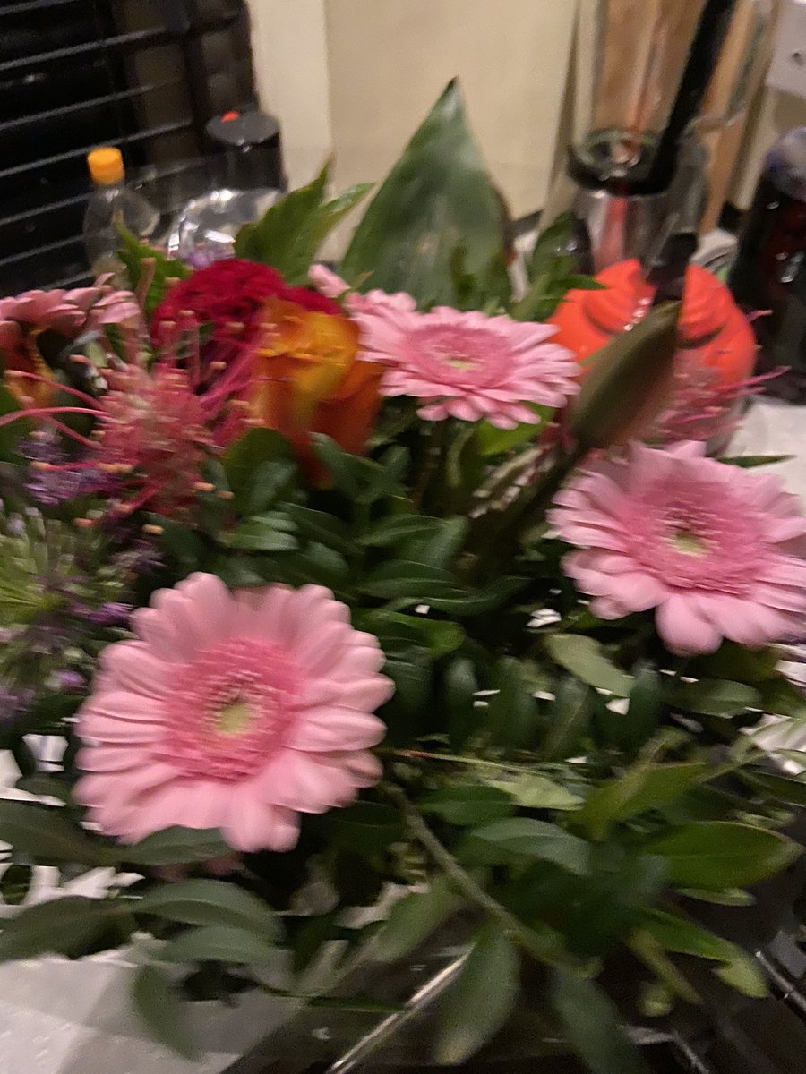 Vanavond neem ik een biertje op m'n buren, waar gisteravond in hun garage brand ontstond na een explosie.