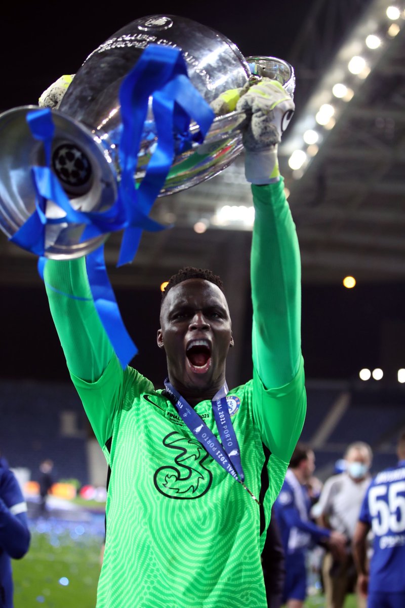 Squawka's tweet photo. In his debut Champions League campaign, Édouard Mendy has equalled the competition record for most clean sheets kept in a single season.

🔵 12 games
🔵 9 clean sheets
🔵 3 goals conceded
🔵 1 trophy

And he’s the first African goalkeeper to keep a clean sheet in the #UCLfinal https://t.co/SduqXNLnYc