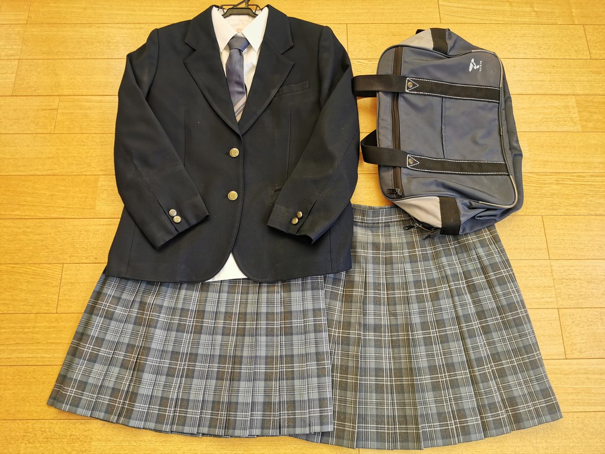 帝京長岡高校（新潟県）の制服セットを買い取らせて頂きました。写真は 
