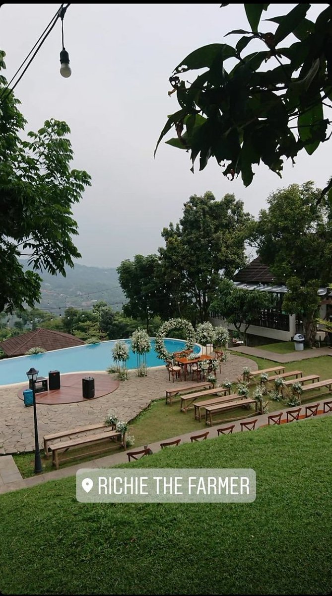 alhamdulillah acara berjalan lancar.
makasih semuanya atas support dn doanya.
sesuai apa yang pernah gw bayangin bikin acara pernikahan tema garden party,
Puncak Bukit sentul (Richie the farmer) jadi saksi hidup saya dn istri untuk mengikat janji, seumur hidup semati.
😊