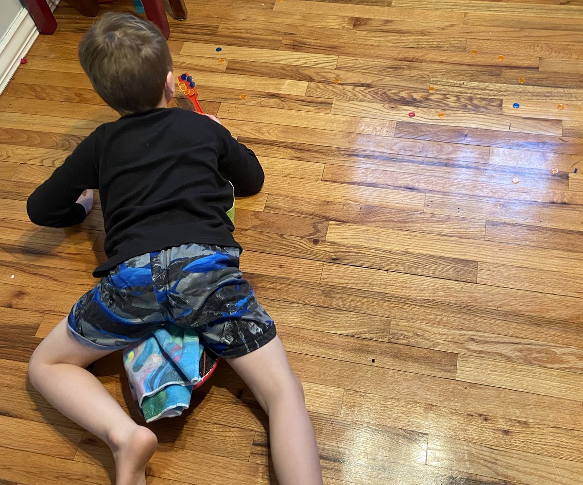 magicmommonday's tweet photo. Rainy Day Random Games

Magnet wands ✅
Mini Magnet Discs ✅
Dice ✅
Skateboard ✅
Timer ✅

Rolle the dice and see if you can pick up that number of discs in the time allotted! 

Literally made this up on the spot and they loved it. https://t.co/U4Q4hoQ2xP