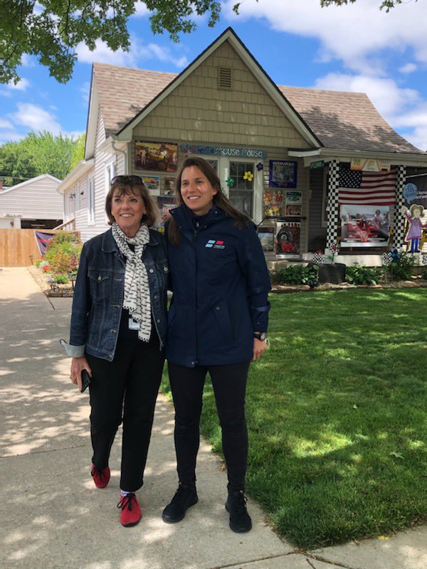 ParettaSport's tweet photo. Parade host homeowner @Leigh_Buttera can throw an #Indy500 party! @simdesilvestro Lyn St. James, Vicki O’Connor, Eloisa Garza, Barbara Butz, @mh216ma and Lee Ann Patterson
#SpectacleofHomes #MonthofMay #ParettaAutosport #WomeninRacing
@moneylionracing @RocketProTPO @UofSC @IMS https://t.co/WmyddZA81b
