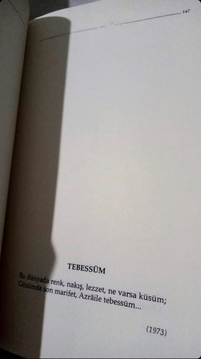 Bu dünyada renk, nakış,lezzet ne varsa küsüm;  Gözümde son marifet Azrail’e tebessüm. 
#Necipfazıl