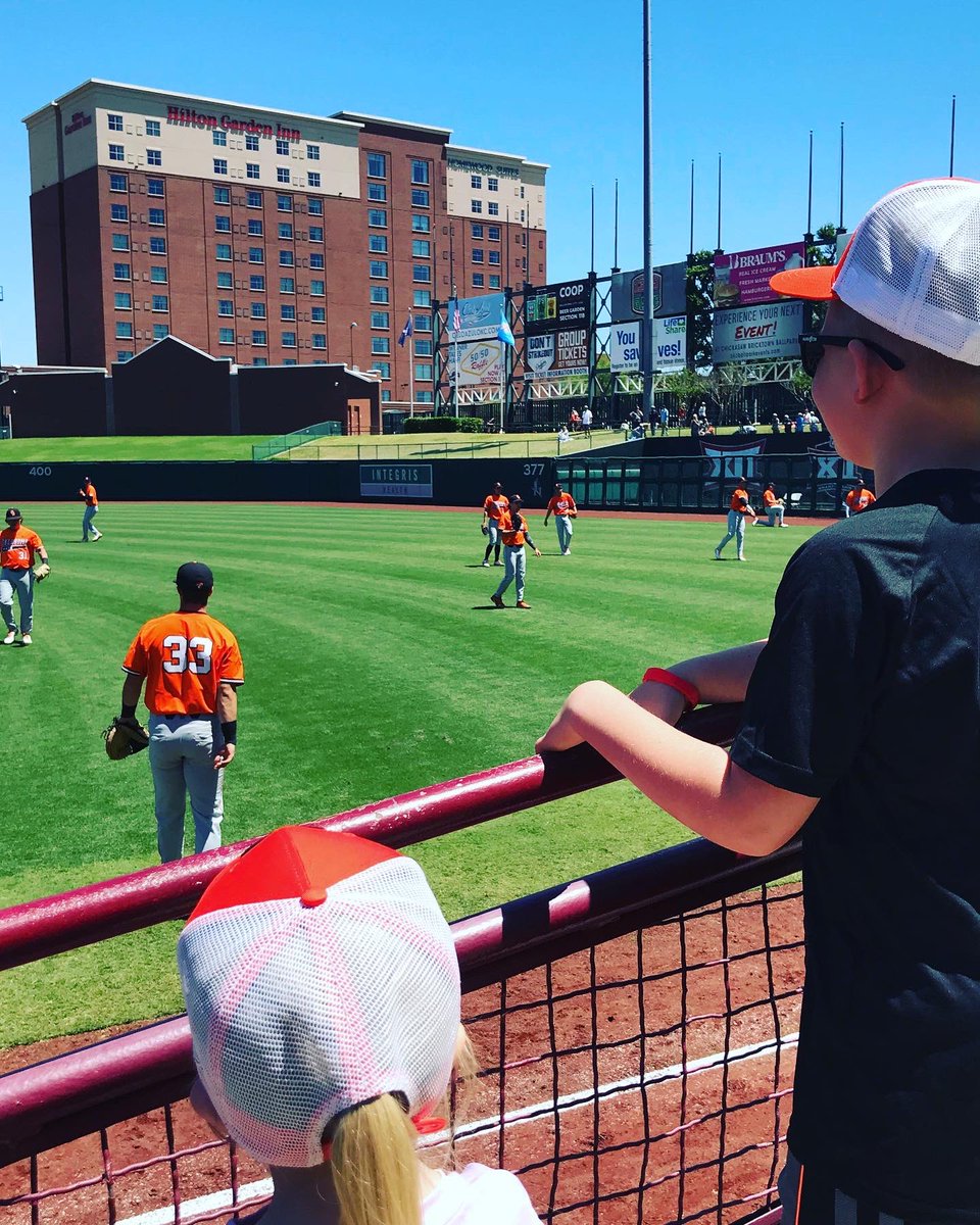 ryjordan27's tweet photo. When your deployed and people like @MathisBrock do things like this for your kids when they certainly dont have to... makes you proud of the young men associated with your beloved @OSUBaseball program. #GoPokes #CowboyForever #MakeItHappen https://t.co/rDtSvd1HHo