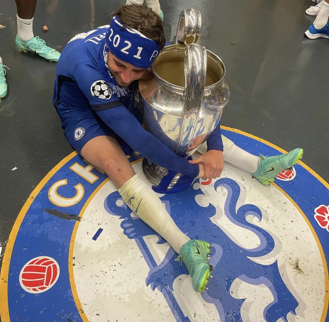BenChilwell's tweet photo. We did it!!! 💙 https://t.co/ewKbi8Obl2