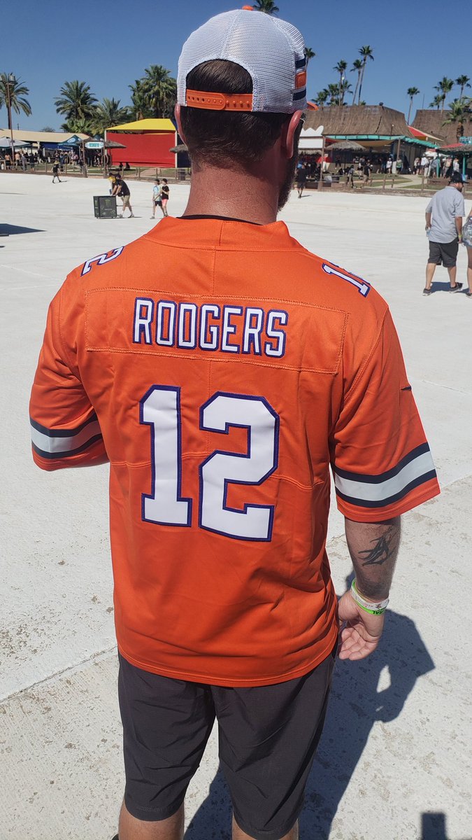 <a href="/BrandonPerna/">ThatsGoodSports</a> had to share this. Lol aaron Rodgers Broncos Jersey!