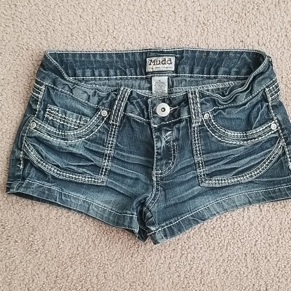 dcg_closetsale's tweet photo. So good I had to share! Check out all the items I'm loving on @Poshmarkapp from @SheilaMHawk #poshmark #fashion #style #shopmycloset #mudd #nike #hollister: https://t.co/tocJuQaGM9 https://t.co/LLVoNR1VlS