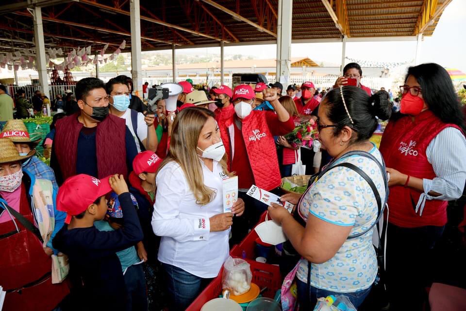 AliciaRobles_Ac's tweet photo. El nopal es un símbolo que representa a Milpa Alta, es la base de nuestra economía local. Hoy visitamos el centro de acopio donde está la gente trabajadora que lleva a gran parte del país el nopal más dulce y tierno de México.
#SoyAliciaRoblesAcevedo futura #AlcaldesaDeMilpaAlta https://t.co/ZP6giTunGa