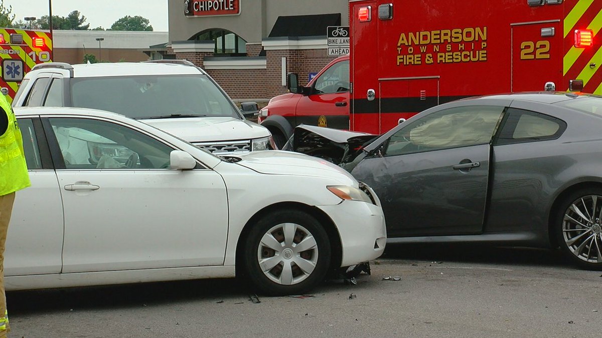 Local12's tweet photo. A half-dozen cars were involved in a crash on Beechmont Avenue this afternoon.  https://t.co/qfaCDeQ9kG https://t.co/IgF7nc3TaW