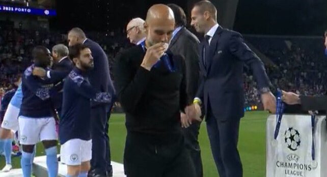 ZZiliani's tweet image. Ha perso la #Champions ma ha dato una lezione di sportività a tutti: specie a quelli che quando ricevono la medaglia degli sconfitti se la levano quasi disgustati. Nello sport si vince e si perde e a volte perdono anche i favoriti. Vincere non è la sola cosa che conta.
#Guardiola