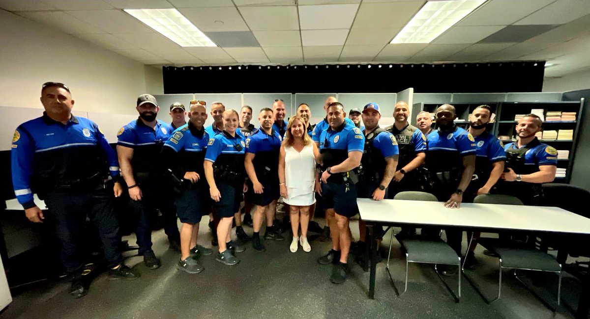Teamwork between <a href="/MiamiPD/">Miami PD</a> <a href="/CoralGablesPD/">Coral Gables Police</a> and <a href="/MiamiBeachPD/">Miami Beach Police</a> keeps everyone safe on this long weekend. Enjoy Responsibly and always remember those that sacrificed for our freedom. #MemorialDay <a href="/CityManagerMB/">Rickelle Williams</a> <a href="/ehudakjr/">Ed Hudak</a> <a href="/RClementsMBPD/">Richard M. Clements</a> <a href="/ArtAcevedo/">Chief Art Acevedo</a>